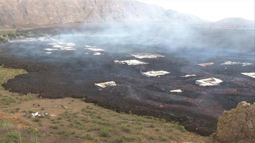 Humo sobre el agua