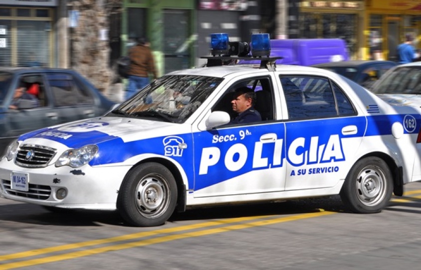 Policial en la tarde