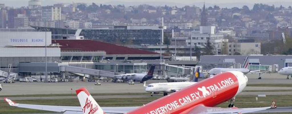 Hallan caja negra del avi�n desaparecido de Air Asia