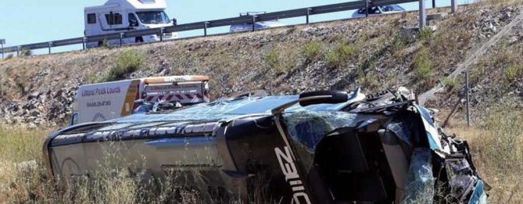 Al menos 10 muertos al chocar un �mnibus de prisioneros contra un tren en EEUU