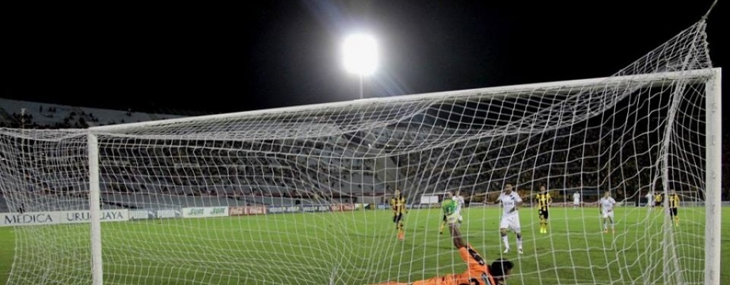 Nacional le gan� 3-0 a Pe�arol y se qued� con el segundo cl�sico del a�o