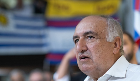 El senador de Cabildo Abierto Guillermo Domenech, dijo no estar de acuerdo con que las Fuerzas Armadas salgan a la calle