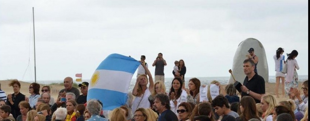 Argentinos se manifestaron en Punta del Este por muerte del fiscal Nisman