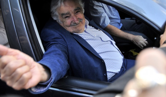 Mujica ser tratado de inmediato del tumor de esfago que padece con radioterapia