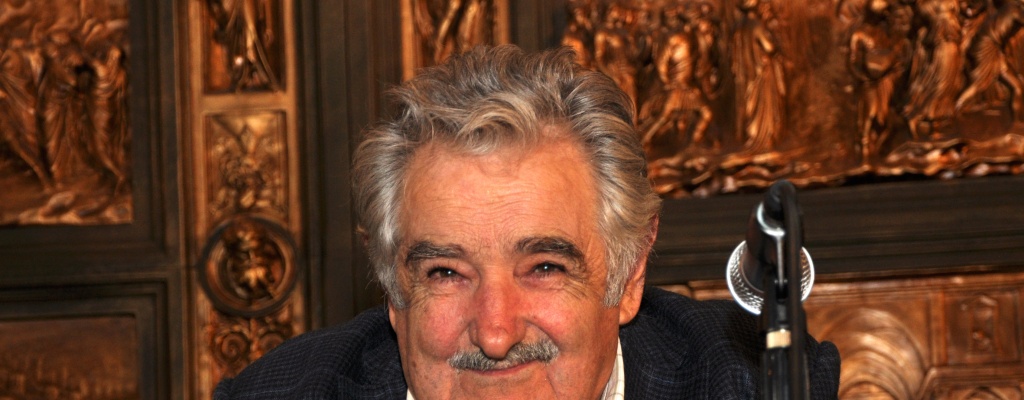 Mujica inst a recordar a las vctimas del holocausto judio y del genocidio armenio