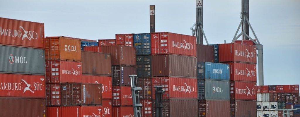 Exportaciones cayeron 3,3 % en enero y crecieron 12,1 % las importaciones