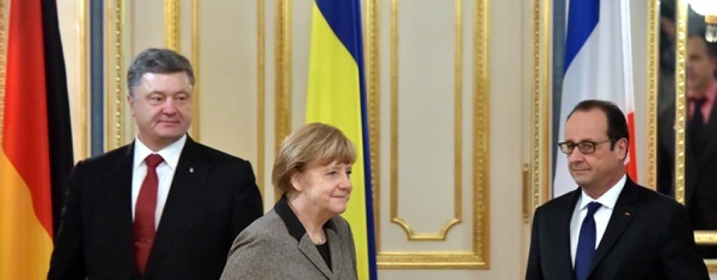 Hollande y Merkel viajan a Rusia para promover acuerdo con Ucrania