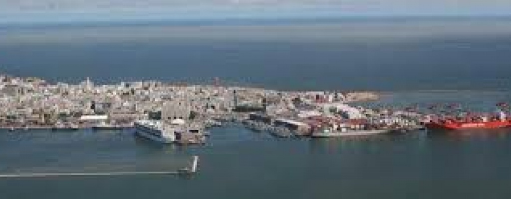 Se hundi� buque pesquero en el Puerto de Montevideo y rescataron a los tripulantes