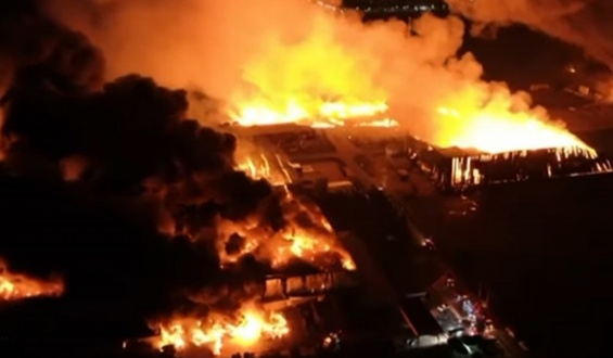 Un incendio con explosiones en un parque industrial de Buenos Aires deja ms de 20 heridos