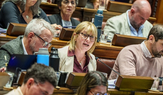 Se cumple la interpelacin a la ministra de Salud Pblica por entenderse que el presidente de ASSE viol la Constitucin