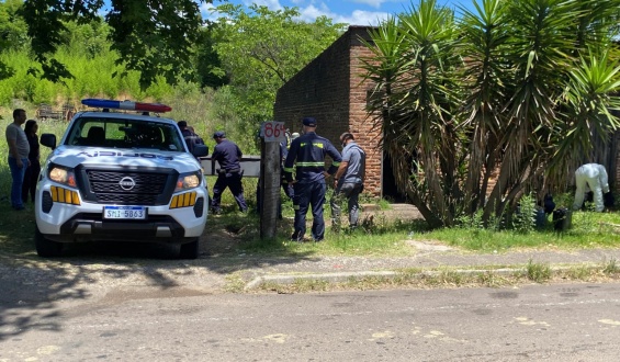 Un hombre de 22 aos fue encontrado sin vida enterrado en el living de su casa