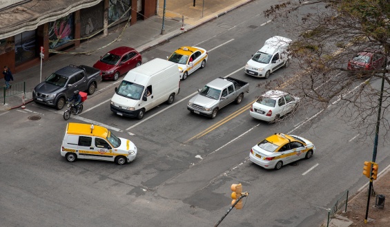 Denunciaron plataformas que ofrecen servicio de taxis irregulares y en vehculos particulares