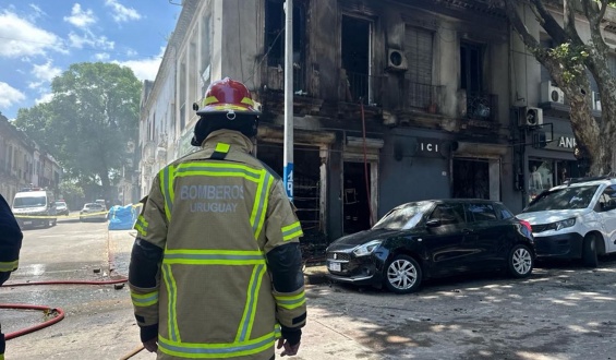 Unincendio de proporciones se registr en un depsito defuegos artificiales en el barrio Reus 