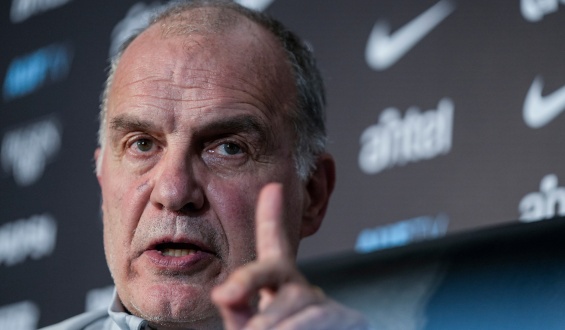 Marcelo Bielsa seguir siendo el Director Tcnico de la seleccin de Uruguay