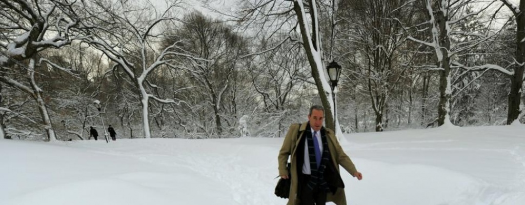Nueva York contina bajo un fro intenso y fuertes nevadas