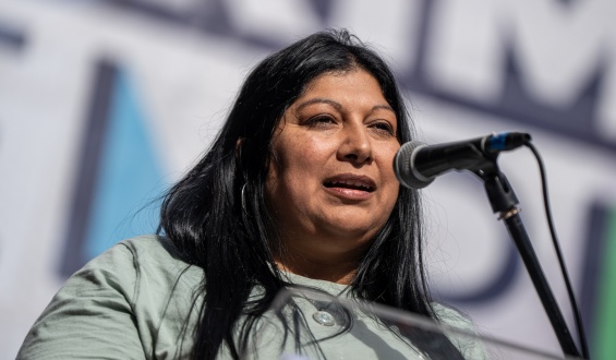 Rapi�aron bus de policl�nica m�vil del SAME 105 en el barrio El Tobog�n