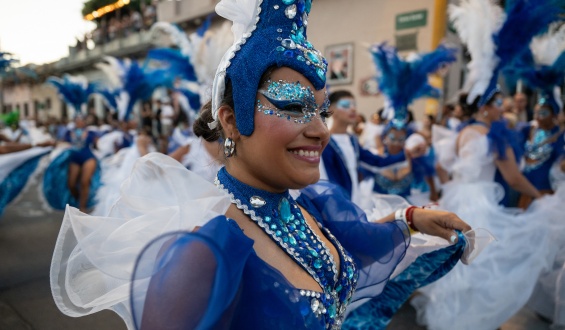 C1080 se coron� campeona del Desfile de Llamadas