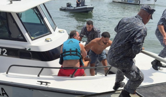 Guardavidas de Maldonado atendieron a un hombre que convulsion� mientras sal�a del agua en isla Gorriti