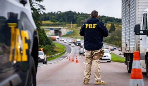 Al menos seis personas murieron y 45 m�s resultaron heridas tras volcar un autob�s en Brasil