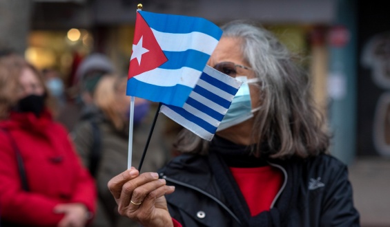 El Frente Amplio propone que el Gobierno pueda enviar leche en polvo a Cuba para ayuda humanitaria 