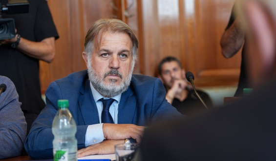 La oposici�n present� una lista de convocatoria a la comisi�n con fines de investigaci�n sobre las lanchas OPV