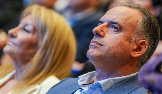 El 33% de la poblaci�n aprueba la gesti�n del primer a�o de Gobierno de Yamand� Orsi y el 40% la desaprueba