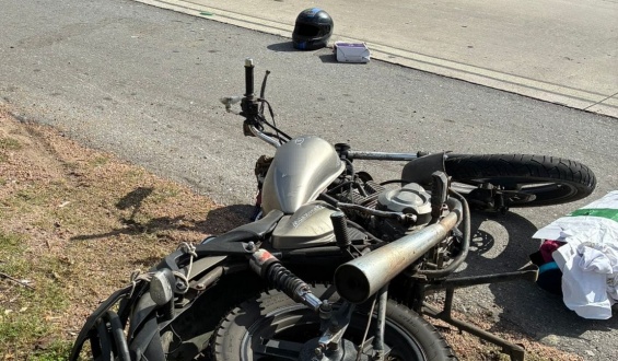 Ruta 102: un cami�n embisti� a una pareja en moto, mat� a una mujer y huy�