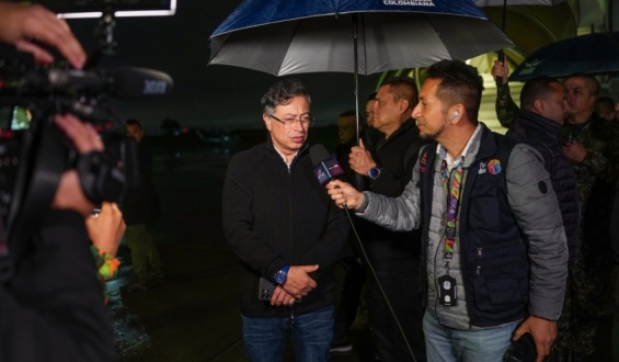 Petro asegura que la bomba localizada en Colombia pertenece al Ej�rcito de Ecuador