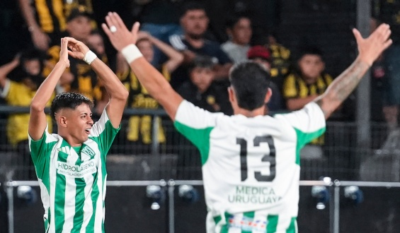 Pe�arol perdi� la cima de la tabla 