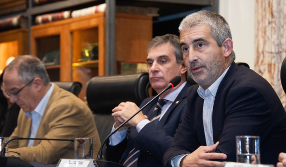 Mayores de 14 a�os cobrar�n las becas Buti� a trav�s de una tarjeta de d�bito del BROU