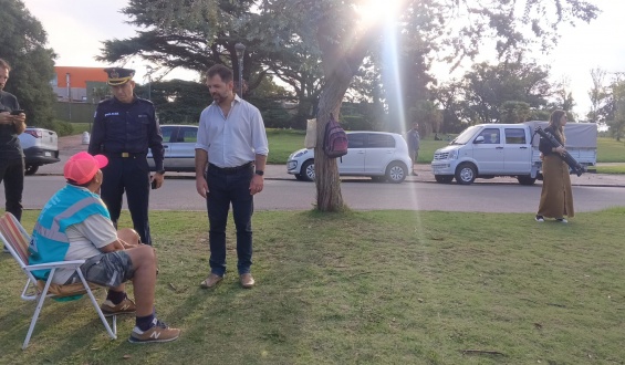 Se realizan operativos de control para regular a cuidacoches y evitar la "mendicidad abusiva" 