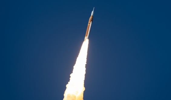  La misi�n Artemis II sali� de la �rbita del planeta y en tres d�as se encontrar� con la luna, se�al� el astr�nomo Nicol�s Pan