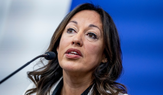 HIF Global y el proyecto de ANCAP respecto al proceso productivo de portland �pueden convivir�, afirm� la ministra de Industria