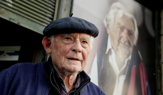 Ernesto Agazzi particip� de la presentaci�n de una muestra fotogr�fica sobre Jos� Mujica en el Obelisco de Las Piedras