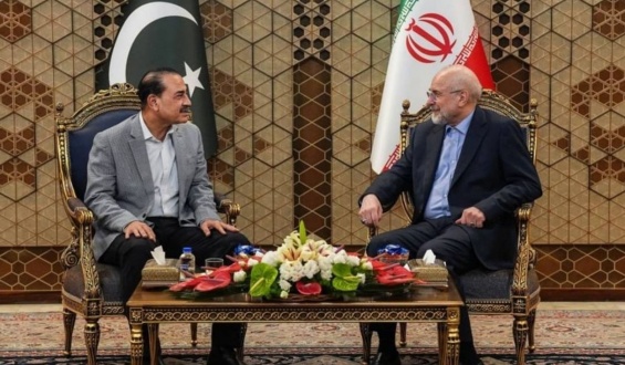Ir�n avisa a EEUU que no renunciar� a sus derechos mientras mantiene conversaciones de alto nivel con Pakist�n