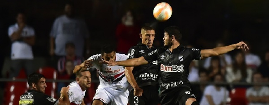 Danubio cay� goleado por 4-0 ante el Sao Paulo en el Morumbi