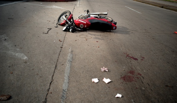Dos personas muertas en Salto tras choque de motos