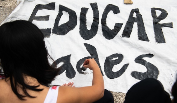 Profesores de Montevideo ocupan dos liceos y paran por zonas