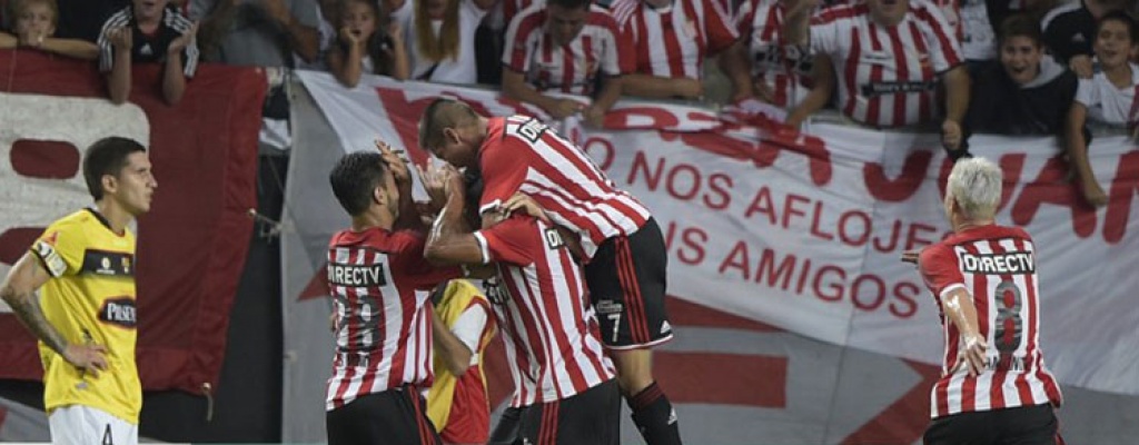 Estudiantes arranc con goleada; Cruzeiro empat y Mineiro perdi