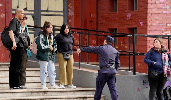 Liceo de Las Acacias ser� ocupado por nucleo sindical tras el ingreso de una bala perdida a un aula