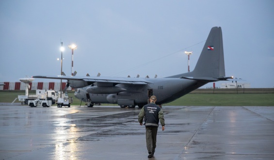 Parti� el segundo vuelo del avi�n H�rcules con ayuda humanitaria rumbo a Venezuela 