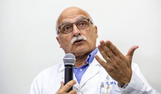 �lvaro Galiana sostuvo que es importante ampliar el plan de inmunizaciones contra el meningococo, ya que no abarca a menores de 2 a 10 a�os
