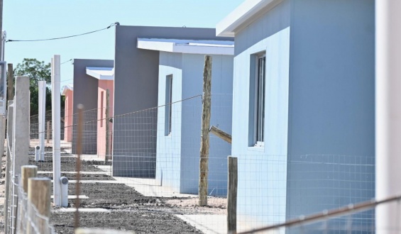El Gobierno entrega m�s de 300 viviendas en Artigas, Salto y Paysand�