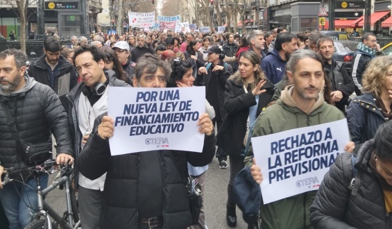 Argentina: se lleva a cabo un paro docente