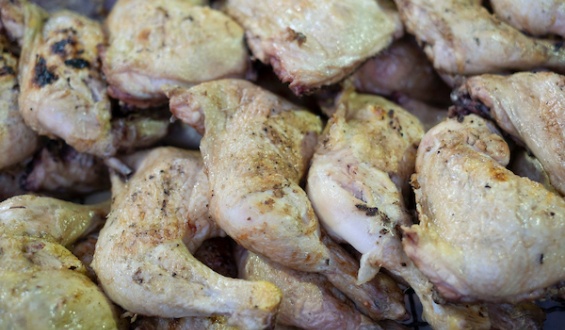 El precio de la carne aviar acumula una baja de 3,35% en 2026