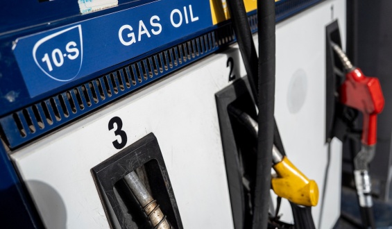 El Poder Ejecutivo decret� un incremento del 2% en el precio de la nafta y de 7% en el del gasoil para octubre