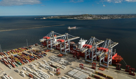Ministro Juan Castillo confirm� pre acuerdo en el conflicto del puerto de Montevideo