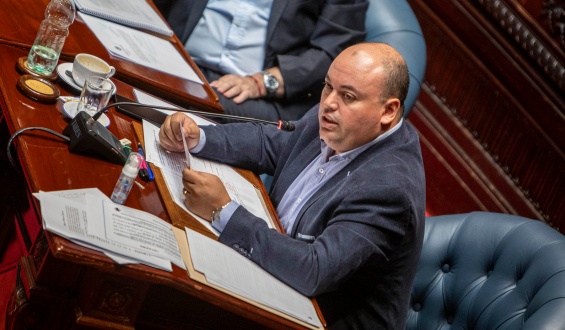 Frente Amplio se�ala �desidia y poco apego� durante compra a Cardama y presentar� un informe en mayor�a ante la Asamblea General