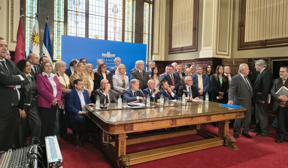 La Asamblea General analiza los informes de la comisi�n especial bicameral que investig� el proceso de adquisici�n de las patrulleras oce�nicas