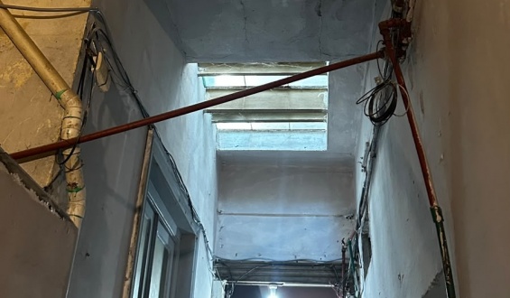 La Defensor�a de Vecinas y Vecinos de Montevideo denuncia la situaci�n insalubre y de riesgo estructural de 18 apartamentos construidos de forma irregular